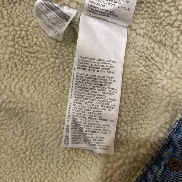 New with Tag Levi’s Trucker Jean Jacket with Faux Fur Sherpa lining - Picture 6 of 6